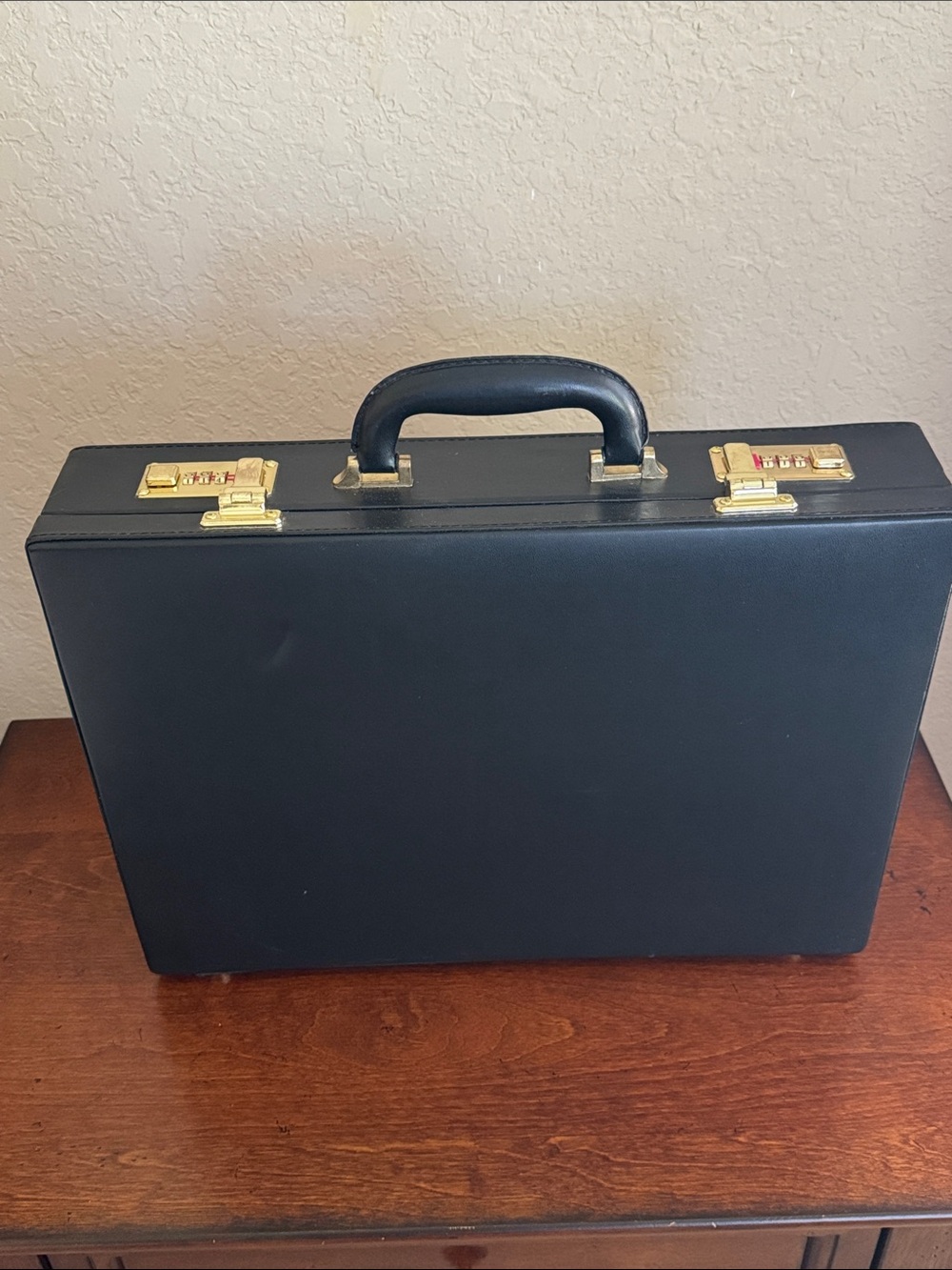 Classic Men's Black Hardcase Briefcase Good Condition Never Used - Picture 8 of 11
